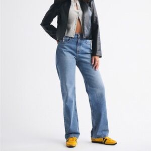 Abercrombie and Fitch, Curve Love High Rise 90s Relaxed Jean, MEDIUM 32 SHORT